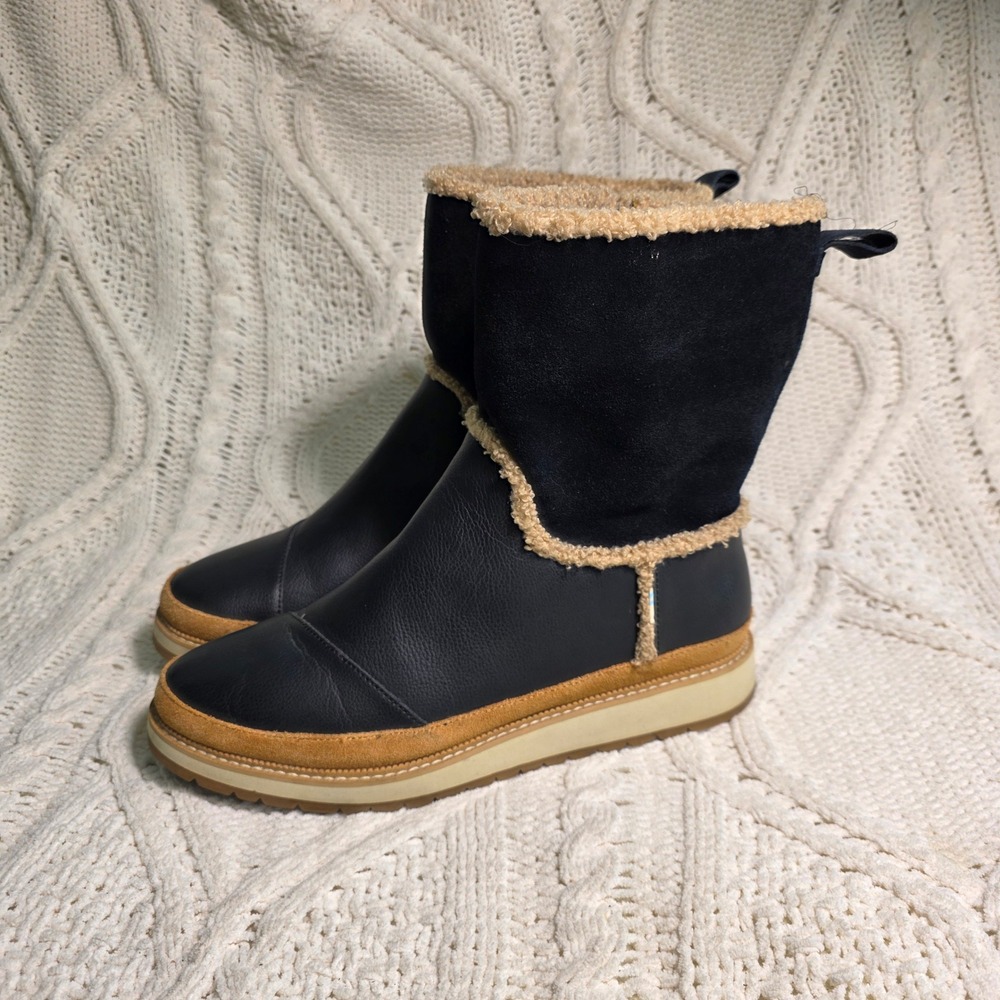 TOMS Alpine Boots Black Leather Faux Fur Shearling Zip Women 9.5 Excellent